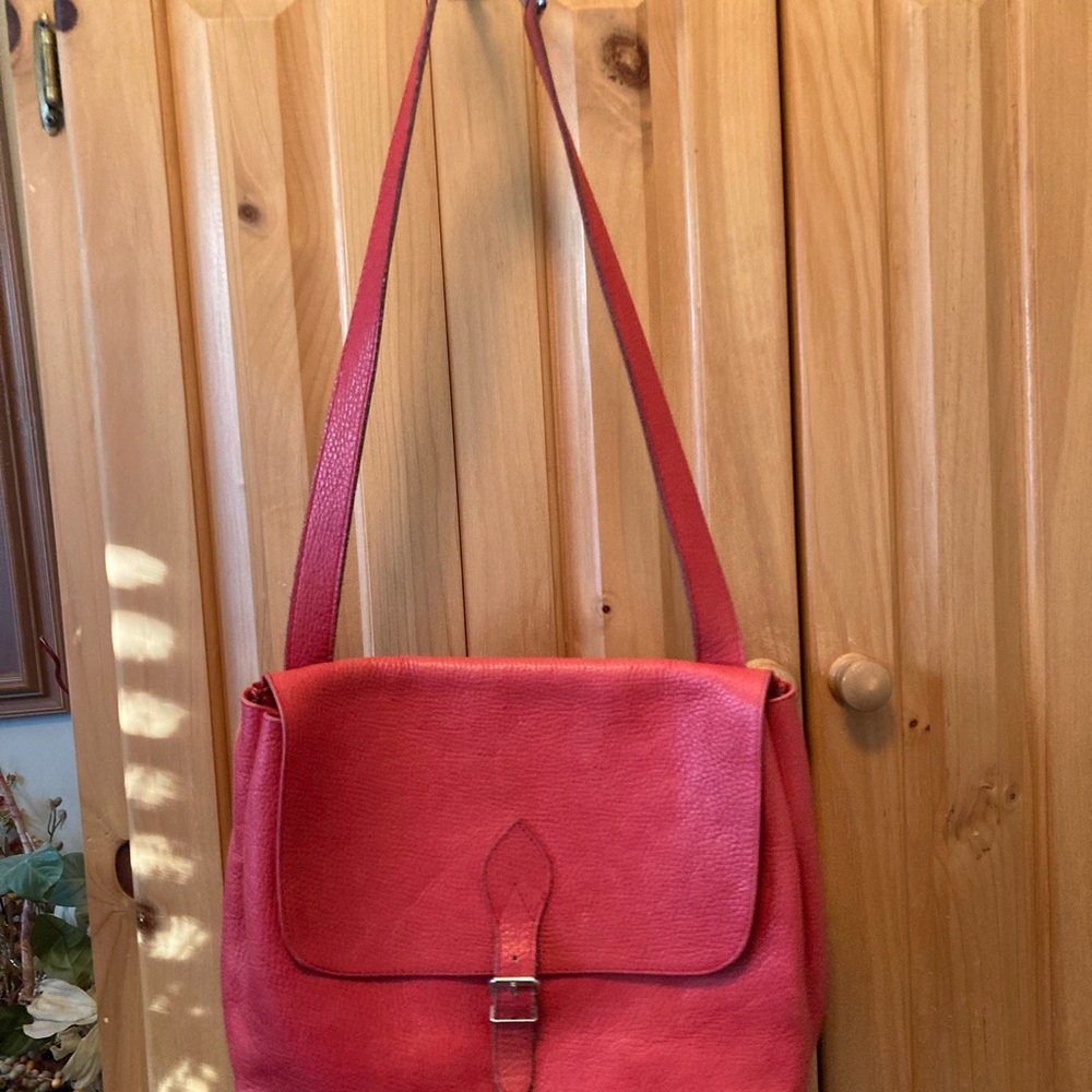 Classic Red Leather Shoulder Bag with Adjustable Strap